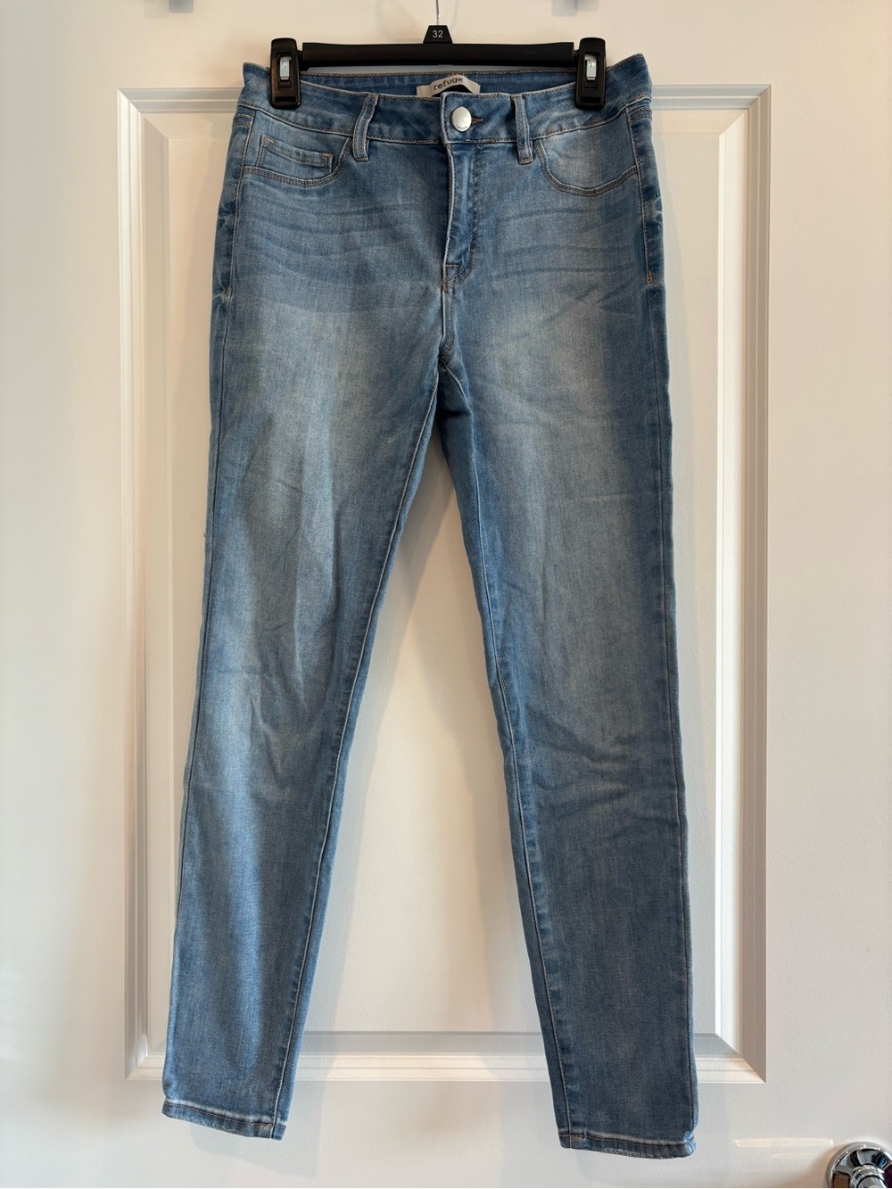 refuge Women's Faded Blue Skinny Jeans